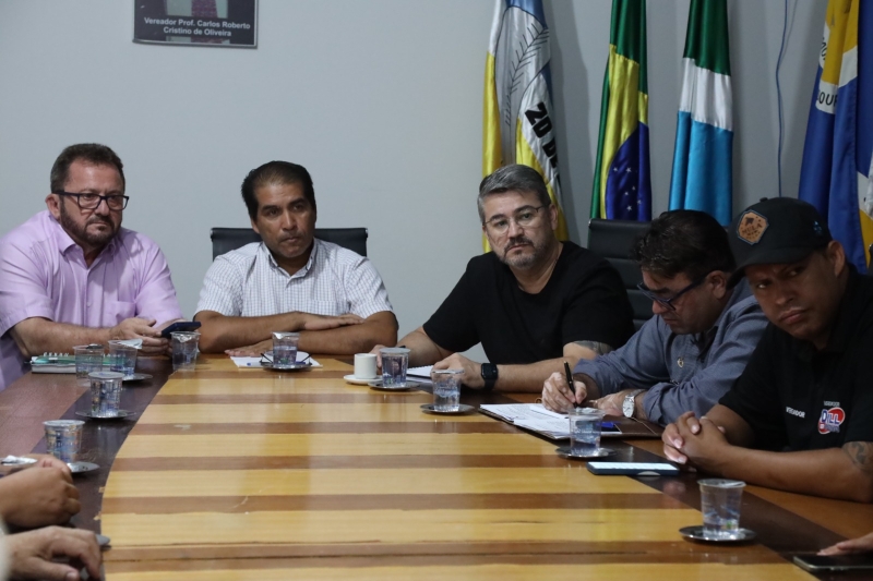 Edson Souza intermedia solução para atrasos na emissão de alvarás em Dourados Edson Souza intermedia solução para atrasos na emissão de alvarás em Dourados