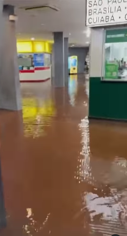 Chuva de 83,5 mm provoca alagamento em vários pontos de Dourados Chuva de 83,5 mm provoca alagamento em vários pontos de Dourados