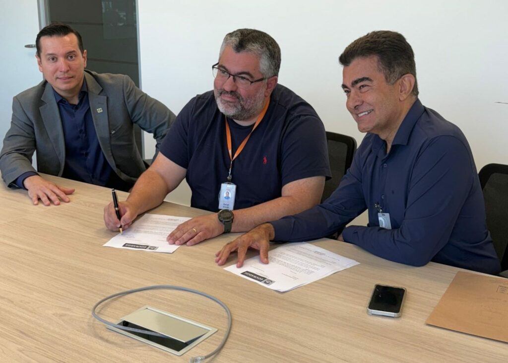 Marçal discute com diretores da GOL volta de voos comerciais em Dourados Marçal discute com diretores da GOL volta de voos comerciais em Dourados