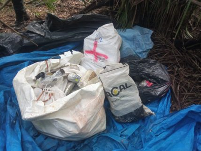 PM/PRF apreendem mais de 100 kg de maconha e prendem dois em flagrante PM/PRF apreendem mais de 100 kg de maconha e prendem dois em flagrante