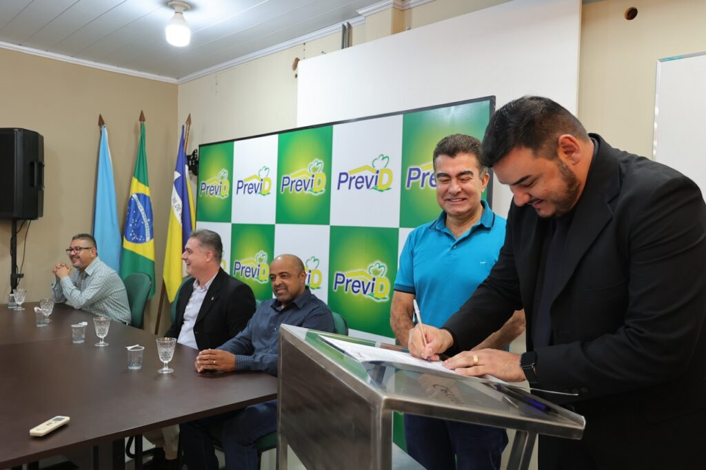 Diretoria do Previd de Dourados toma posse para o próximo triênio Diretoria do Previd de Dourados toma posse para o próximo triênio