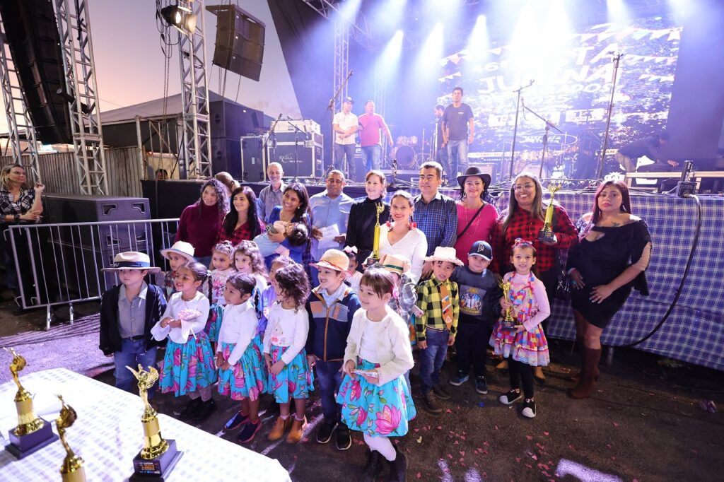 Festa Junina encerra com recorde de público e elogios à organização Festa Junina encerra com recorde de público e elogios à organização