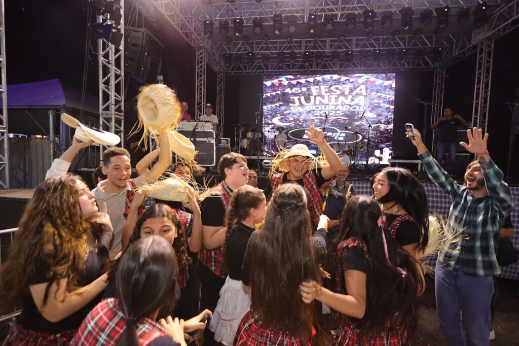 Festa Junina encerra com recorde de público e elogios à organização Festa Junina encerra com recorde de público e elogios à organização