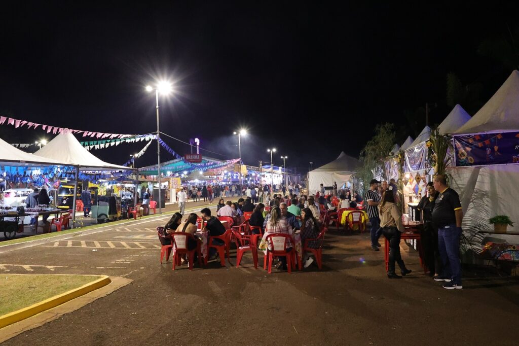 Festa Junina encerra com recorde de público e elogios à organização Festa Junina encerra com recorde de público e elogios à organização