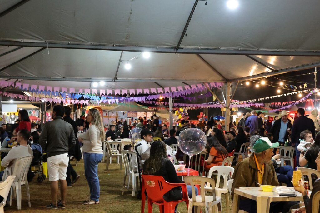 Festa Junina encerra com recorde de público e elogios à organização Festa Junina encerra com recorde de público e elogios à organização
