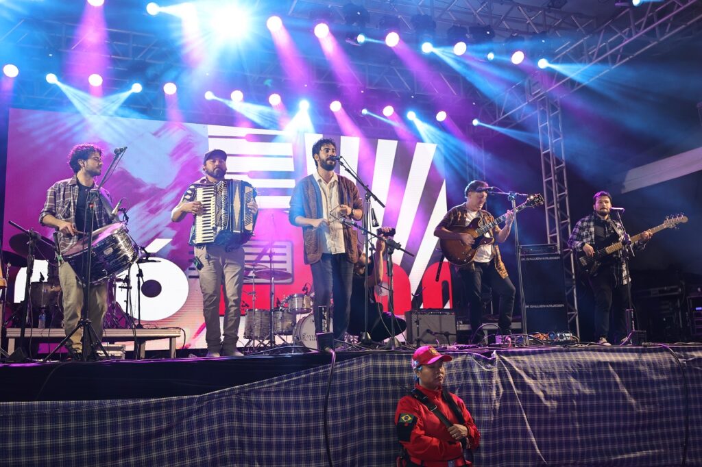 Festa Junina encerra com recorde de público e elogios à organização Festa Junina encerra com recorde de público e elogios à organização