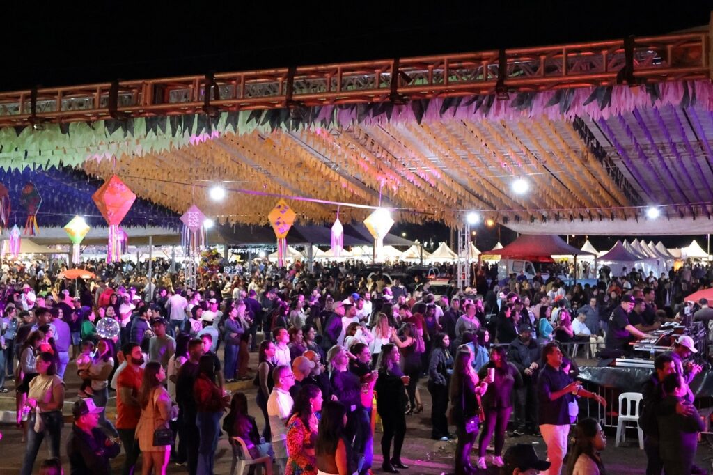 Festa Junina encerra com recorde de público e elogios à organização Festa Junina encerra com recorde de público e elogios à organização