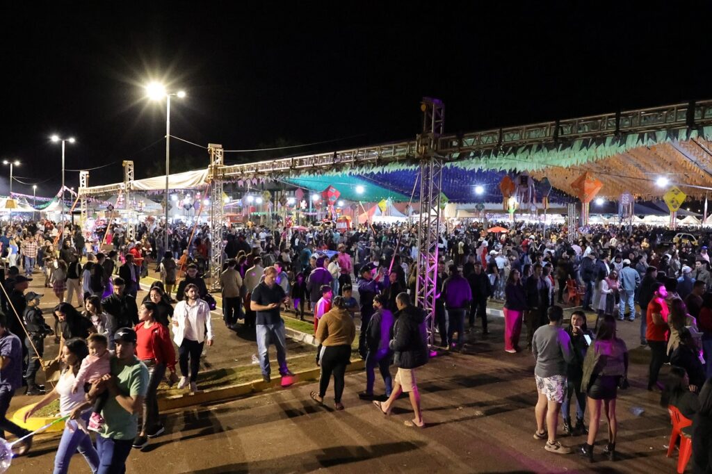 Festa Junina encerra com recorde de público e elogios à organização Festa Junina encerra com recorde de público e elogios à organização