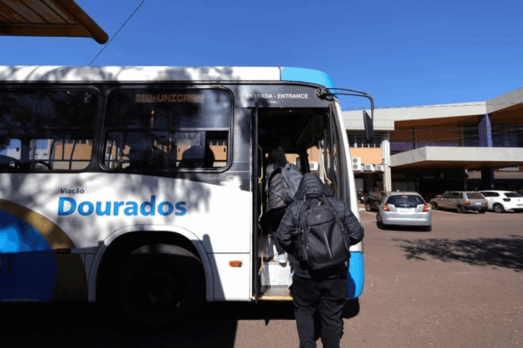 Estudantes celebram tarifa de ônibus a R$ 1 e destacam espírito incentivador da medida