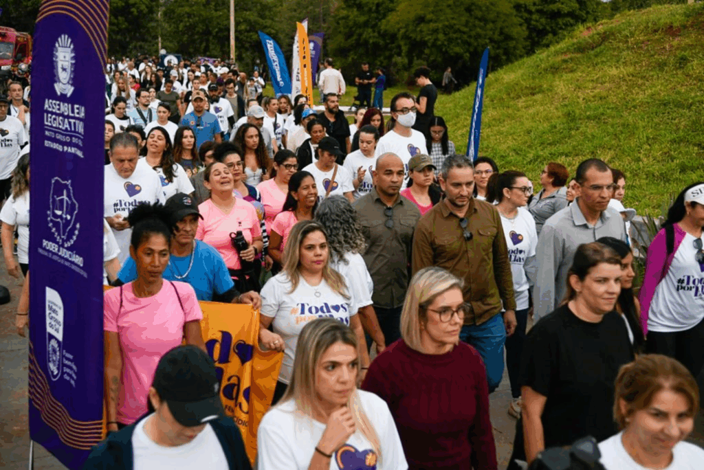 Caminhada ‘Todos Por Elas’ simboliza grande ato de mobilização pelo fim da violência contra as mulheres Caminhada ‘Todos Por Elas’ simboliza grande ato de mobilização pelo fim da violência contra as mulheres