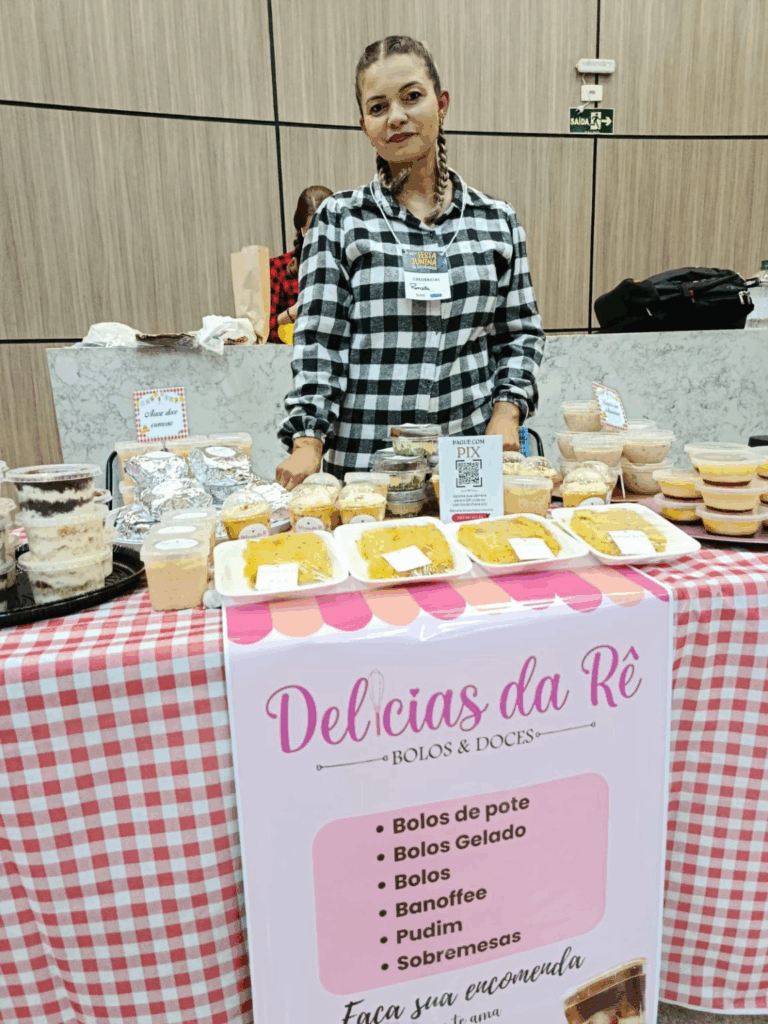 Artesãos diversificam exposição e elogiam organização da Festa Junina Artesãos diversificam exposição e elogiam organização da Festa Junina