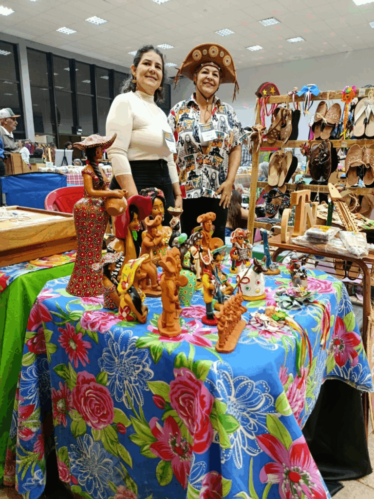 Artesãos diversificam exposição e elogiam organização da Festa Junina Artesãos diversificam exposição e elogiam organização da Festa Junina
