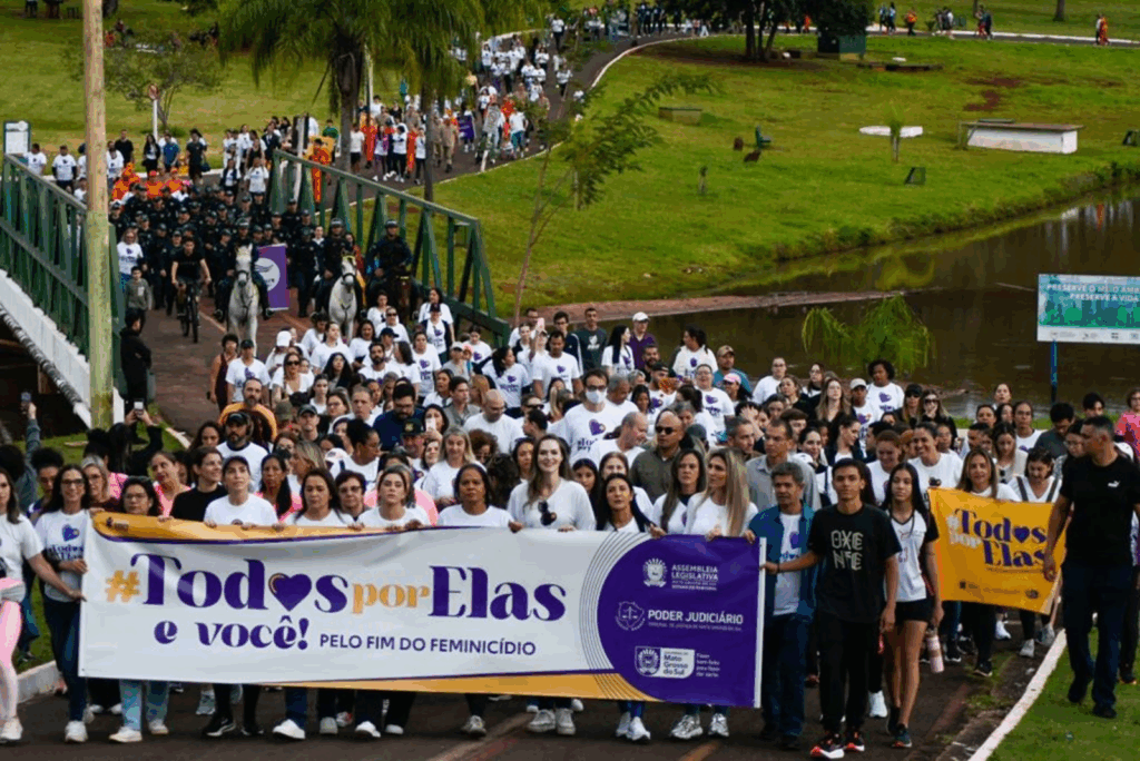 Caminhada ‘Todos Por Elas’ simboliza grande ato de mobilização pelo fim da violência contra as mulheres Caminhada ‘Todos Por Elas’ simboliza grande ato de mobilização pelo fim da violência contra as mulheres