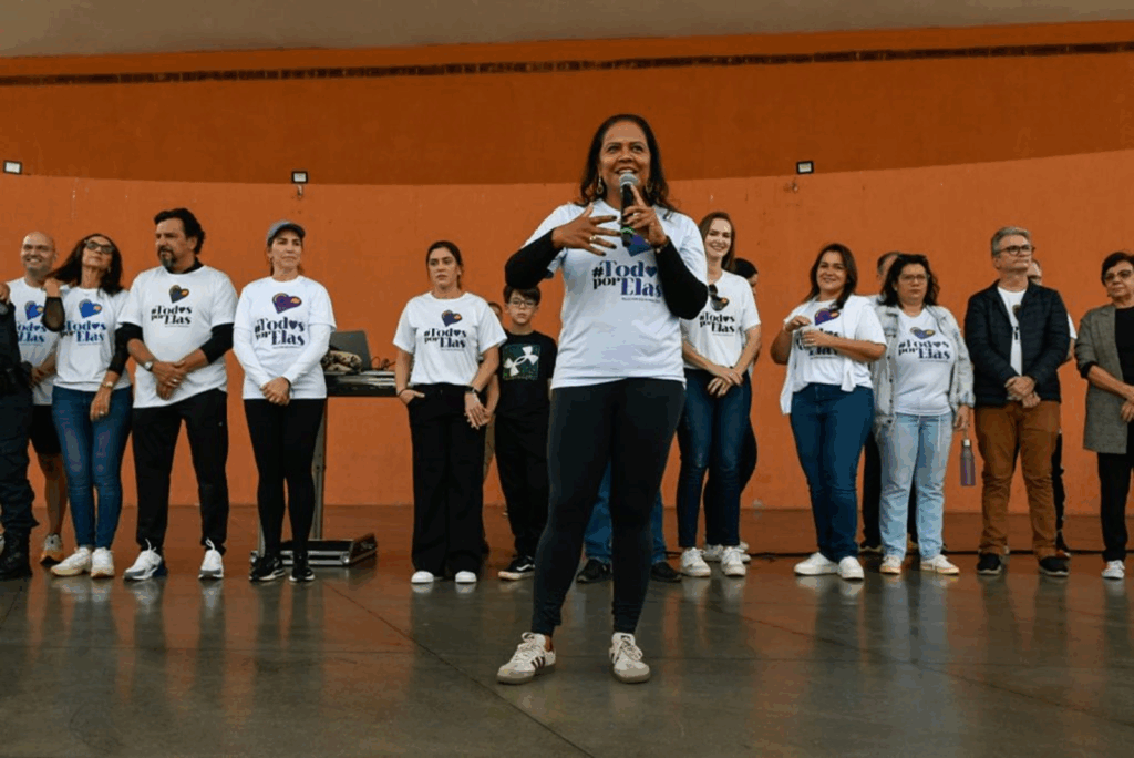 Caminhada ‘Todos Por Elas’ simboliza grande ato de mobilização pelo fim da violência contra as mulheres Caminhada ‘Todos Por Elas’ simboliza grande ato de mobilização pelo fim da violência contra as mulheres