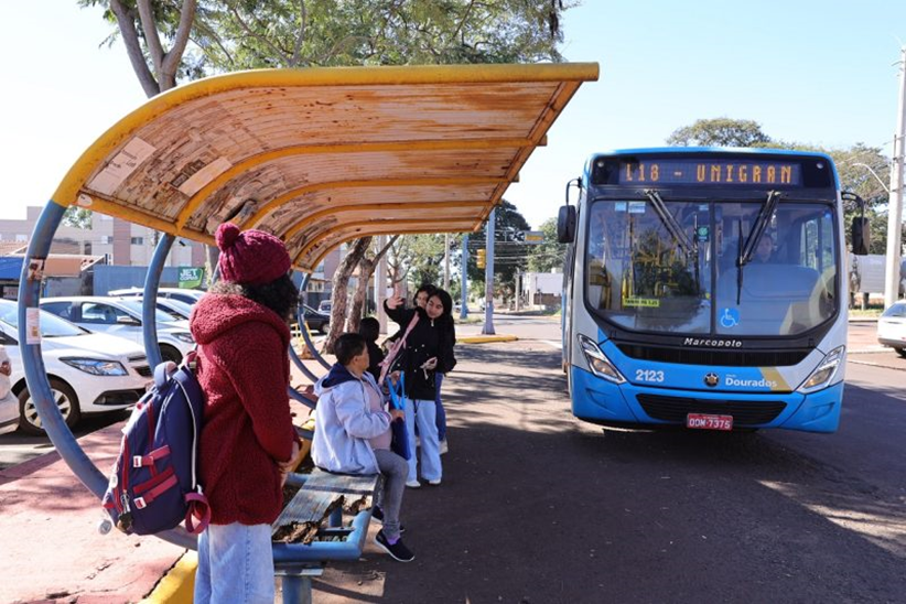 Estudantes celebram tarifa de ônibus a R$ 1 e destacam espírito incentivador da medida