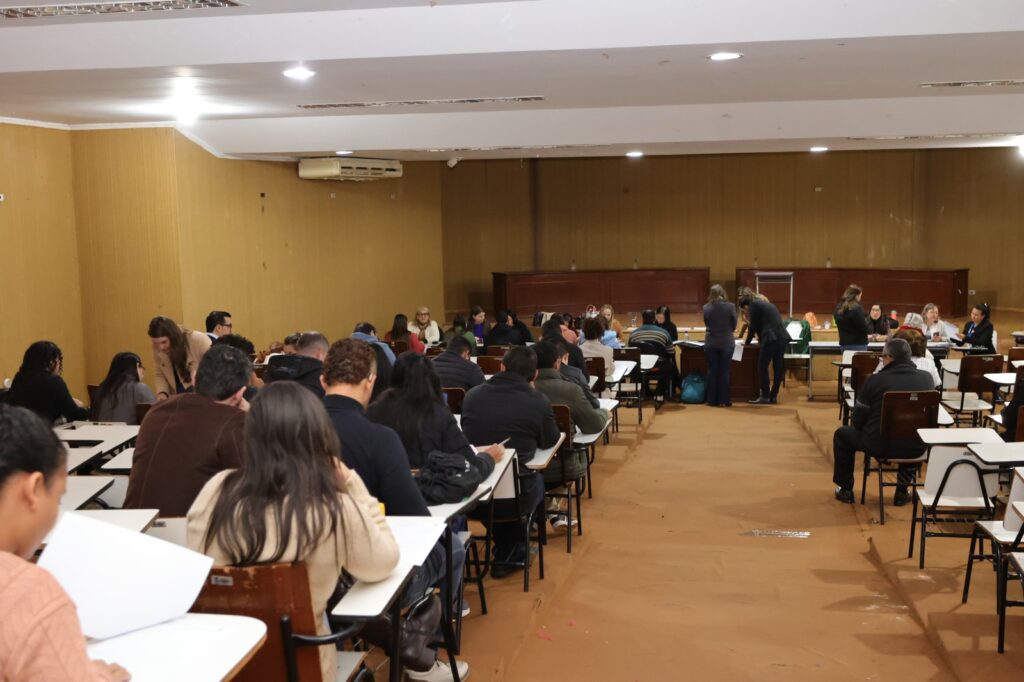 Prefeitura empossa novos profissionais da saúde e assistência social