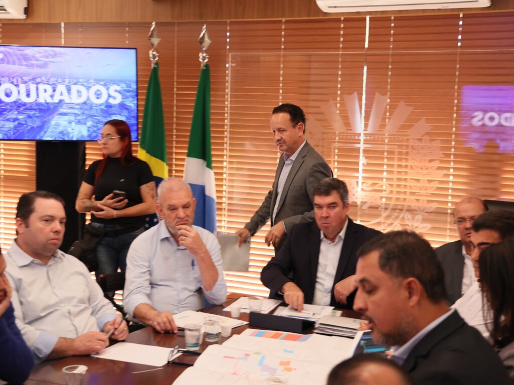 Pudim participa de reunião do MS Ativo na governadoria Pudim participa de reunião do MS Ativo na governadoria
