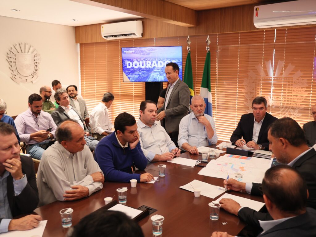 Pudim participa de reunião do MS Ativo na governadoria Pudim participa de reunião do MS Ativo na governadoria