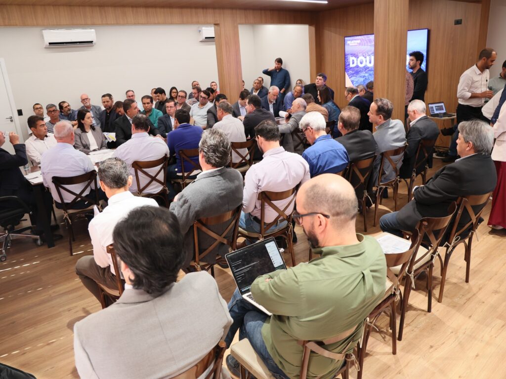 Pudim participa de reunião do MS Ativo na governadoria Pudim participa de reunião do MS Ativo na governadoria