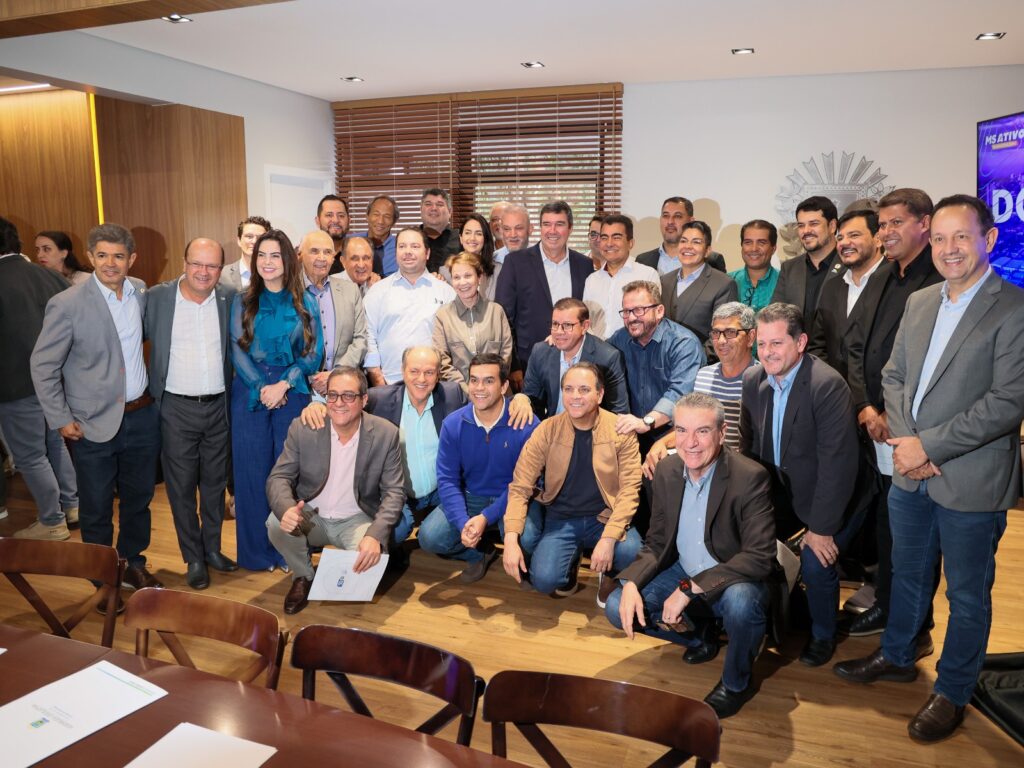 Pudim participa de reunião do MS Ativo na governadoria Pudim participa de reunião do MS Ativo na governadoria