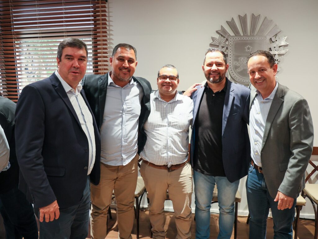 Pudim participa de reunião do MS Ativo na governadoria Pudim participa de reunião do MS Ativo na governadoria