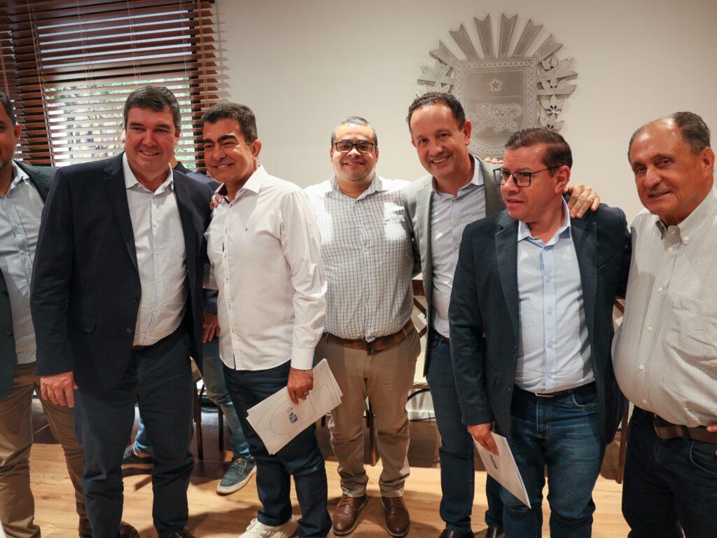 Pudim participa de reunião do MS Ativo na governadoria Pudim participa de reunião do MS Ativo na governadoria