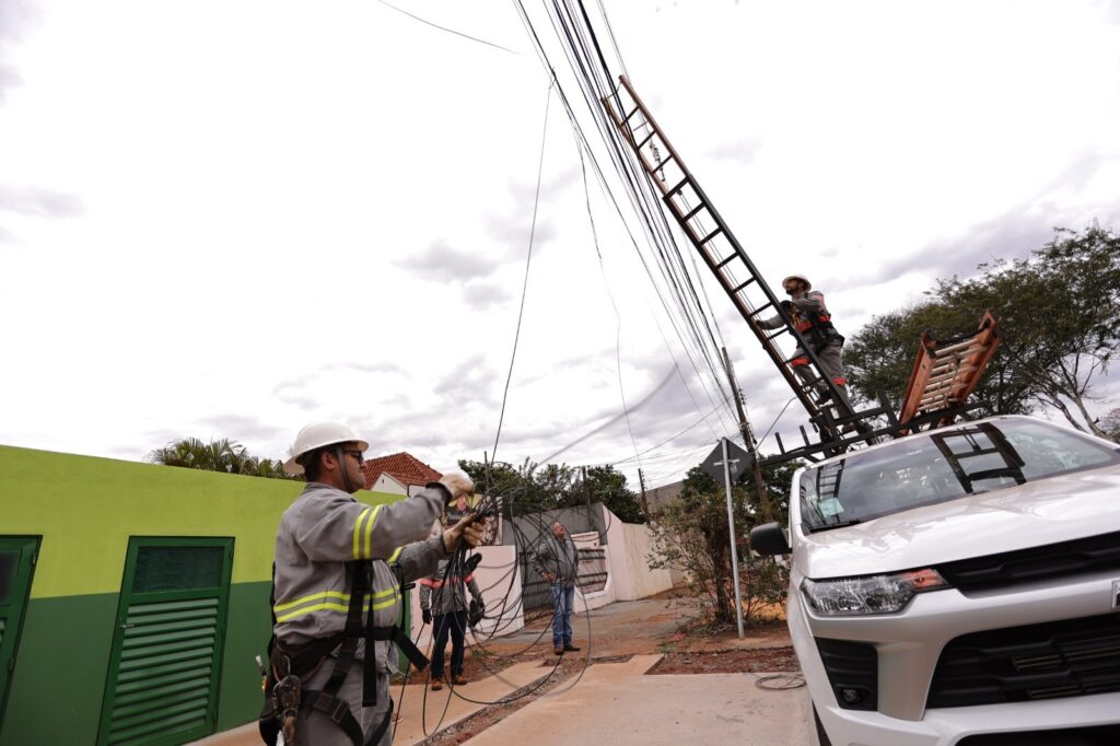 Prefeitura amplia força-tarefa para diminuir poluição visual dos fios de internet e telefonia
