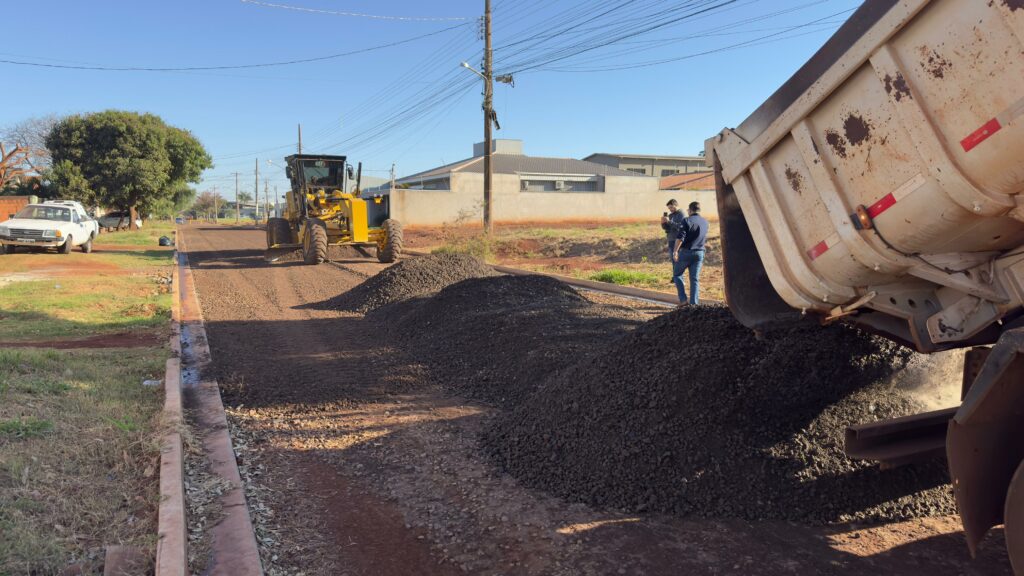Com apoio da senadora Soraya Thronicke, obra de pavimentação no Altos do Indaiá é retomada pelo prefeito Marçal Filho Com apoio da senadora Soraya Thronicke, obra de pavimentação no Altos do Indaiá é retomada pelo prefeito Marçal Filho