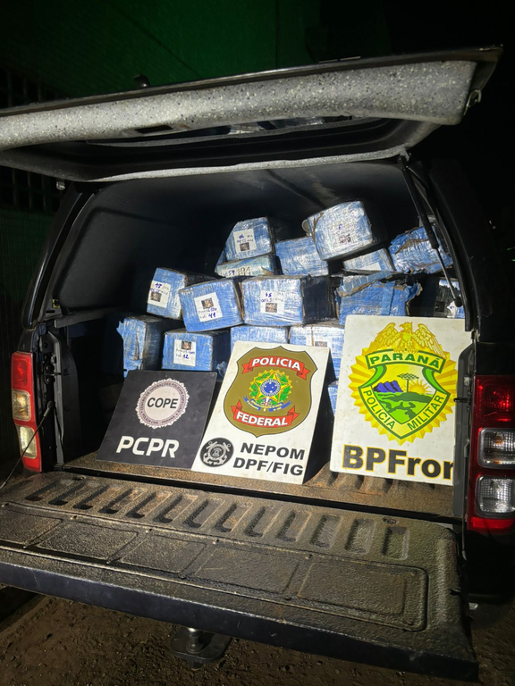 PF, PM e PC apreendem mais de 1 tonelada de maconha no Paraná PF, PM e PC apreendem mais de 1 tonelada de maconha no Paraná