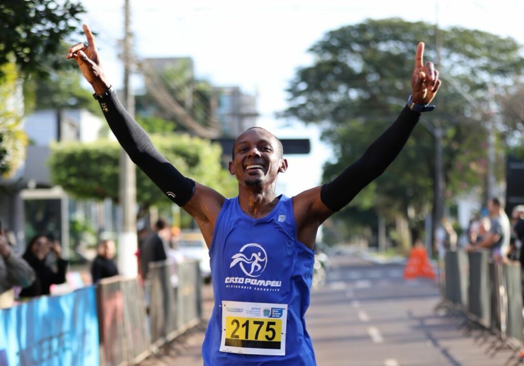 Meia Maratona do Fogo resgata tradição com corredores de Dourados e região Meia Maratona do Fogo resgata tradição com corredores de Dourados e região