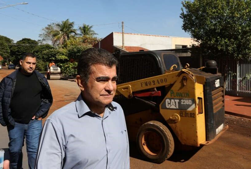 Prefeitura atende Márcio Pudim e recupera pavimentação em importante via de Vila Vargas