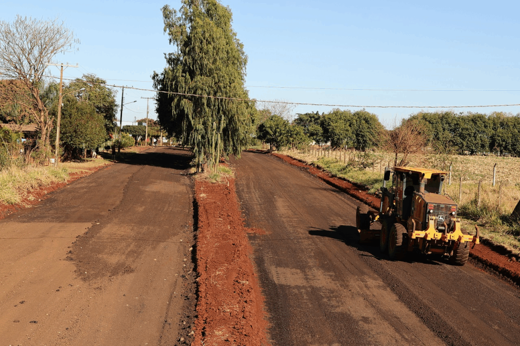 Prefeitura leva cascalhamento ao Campo Belo e acaba com espera de mais de 30 anos