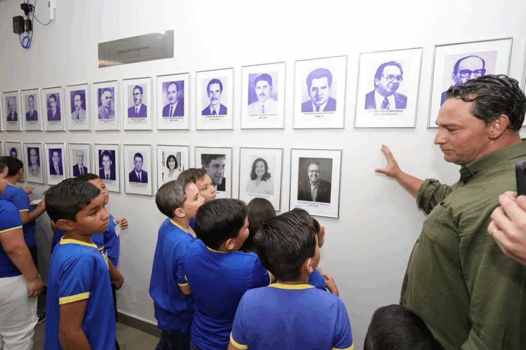Prefeitura recebe alunos da Escola Luiz Antonio em projeto Dourados 90 anos