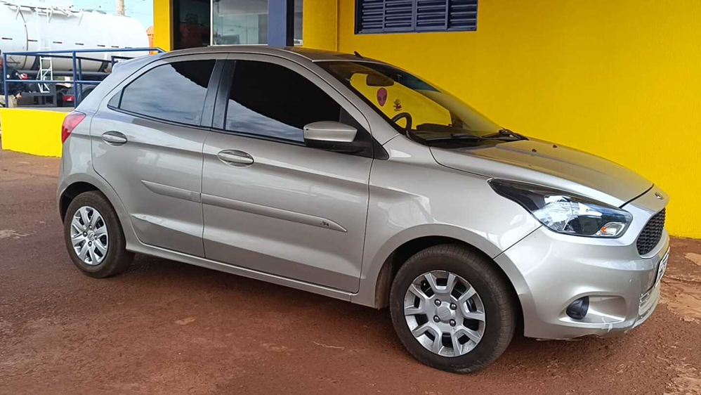 Com ajuda de helicóptero PRF prende dois, apreende carros e 4 toneladas de drogas