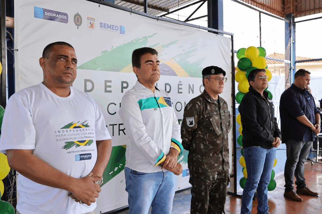Escola Iria Lúcia promove atividades cívicas com banda da Brigada Guaicurus Escola Iria Lúcia promove atividades cívicas com banda da Brigada Guaicurus
