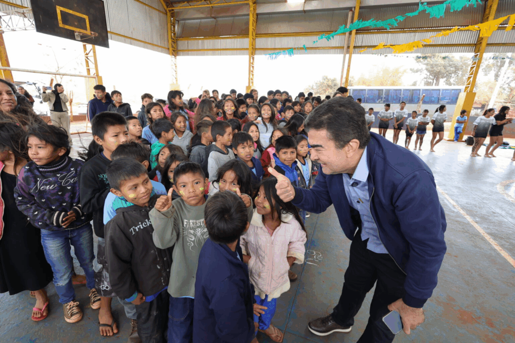 Prefeito encerra Hora Cívica na Escola Indígena e reforça convite para desfile de 7 de Setembro