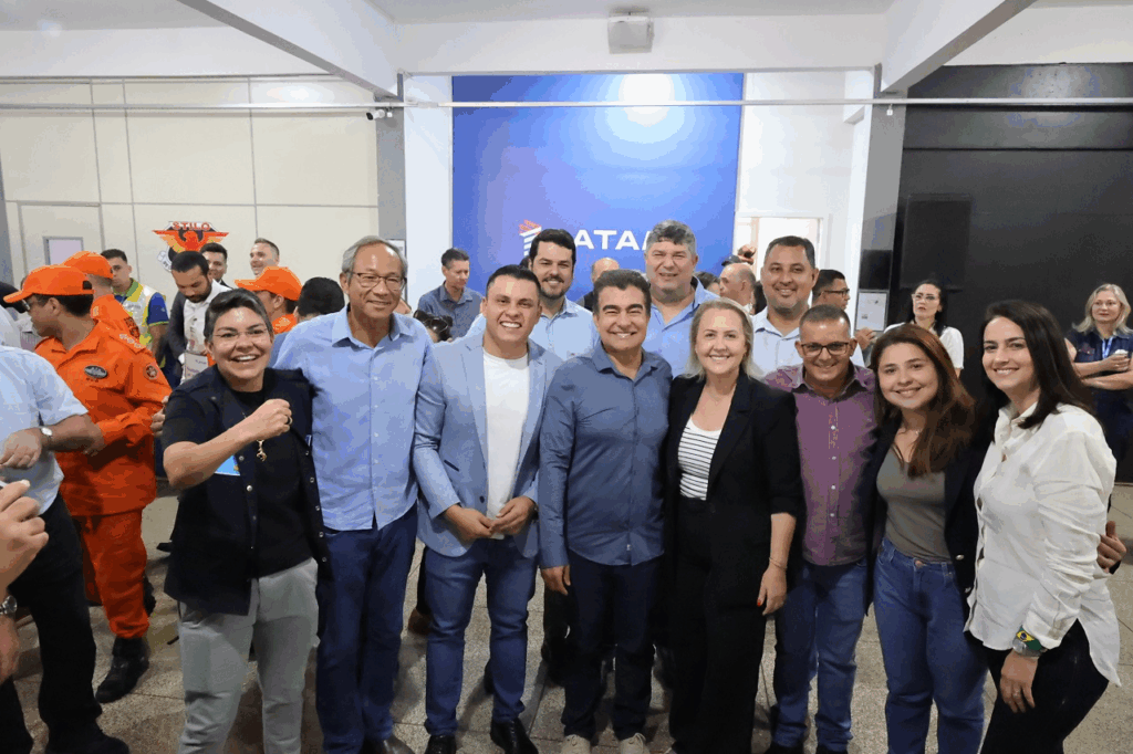 Prefeito aterrissa no 1º voo da Latam e destaca potencial de Dourados Prefeito aterrissa no 1º voo da Latam e destaca potencial de Dourados
