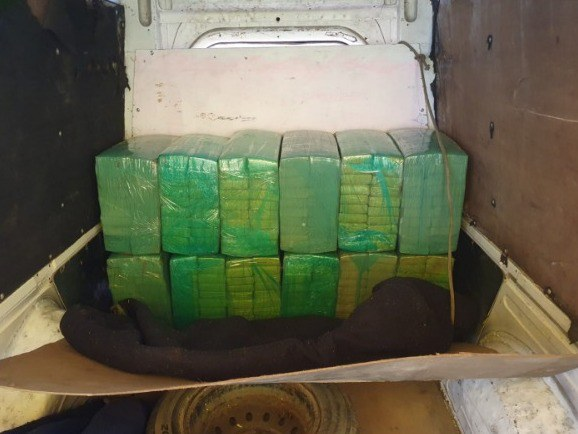 PRF apreende mais de 340 kg de maconha na BR-153, em Ourinhos, vindos de Amambai