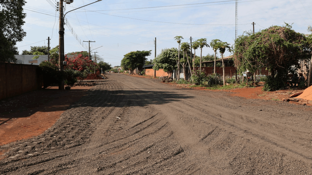 Prefeitura leva cascalhamento para as ruas do distrito de Vila Formosa Prefeitura leva cascalhamento para as ruas do distrito de Vila Formosa