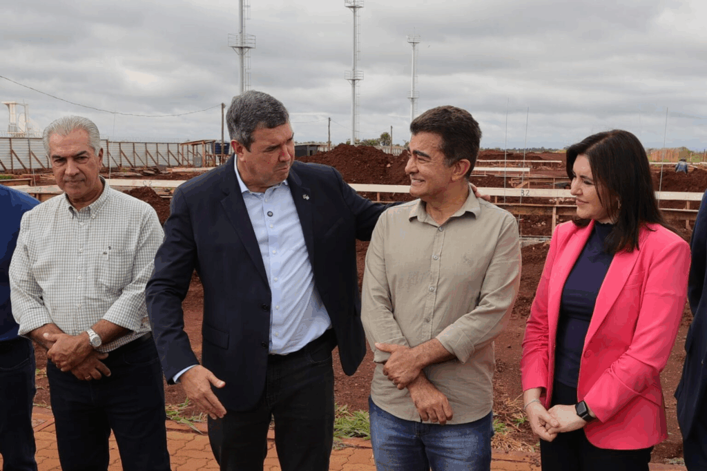 Ao chegar em Dourados, Riedel é recebido por Marçal e vistoria obras no aeroporto Ao chegar em Dourados, Riedel é recebido por Marçal e vistoria obras no aeroporto