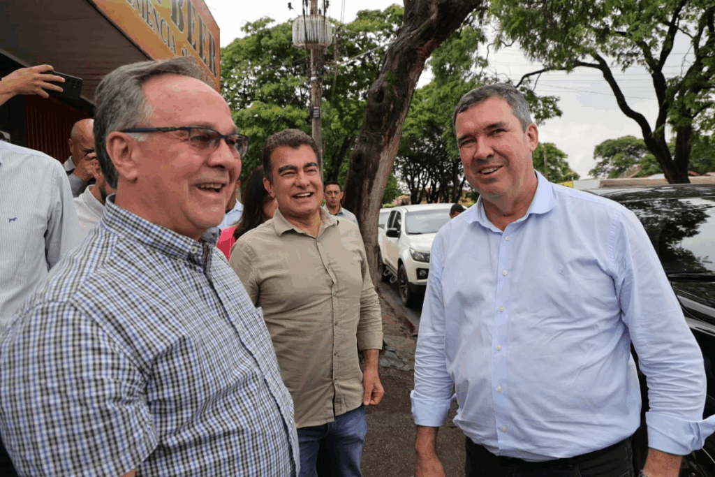 Prefeito e governador vistoriam recapeamento e assinam ordens de serviço para passarela e obras de asfalto em Dourados