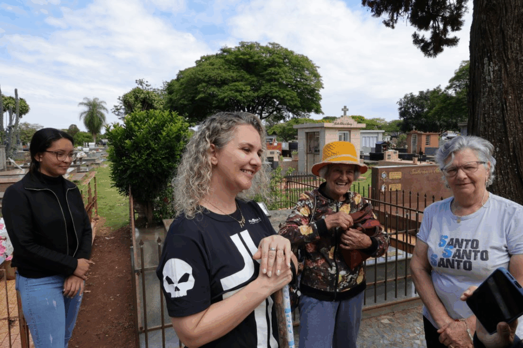 Prefeitura organiza cemitérios e espera receber 35 mil visitantes no Dia de Finados Prefeitura organiza cemitérios e espera receber 35 mil visitantes no Dia de Finados