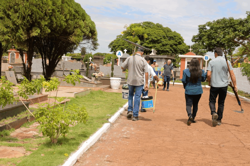 Prefeitura organiza cemitérios e espera receber 35 mil visitantes no Dia de Finados Prefeitura organiza cemitérios e espera receber 35 mil visitantes no Dia de Finados