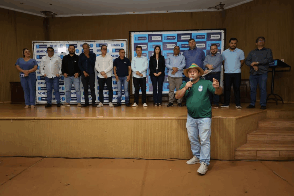 Em solenidade de pagamento de emendas, prefeito alerta para dificuldades financeiras