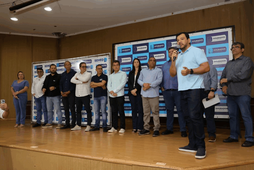 Em solenidade de pagamento de emendas, prefeito alerta para dificuldades financeiras