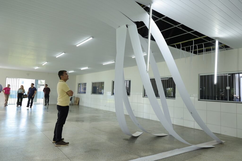 Prefeitura inicia reparos no Centro Social do Panambi após chuva danificar o forro Prefeitura inicia reparos no Centro Social do Panambi após chuva danificar o forro