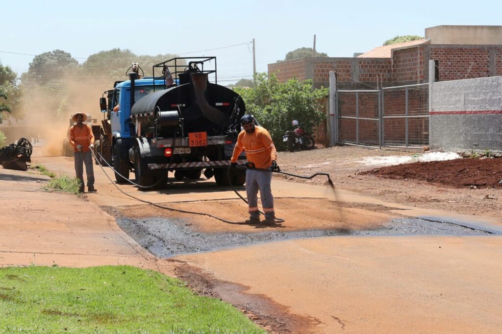 Prefeitura intensifica tapa-buracos no Jardim Guanabara e trabalhos avançam nos bairros Prefeitura intensifica tapa-buracos no Jardim Guanabara e trabalhos avançam nos bairros