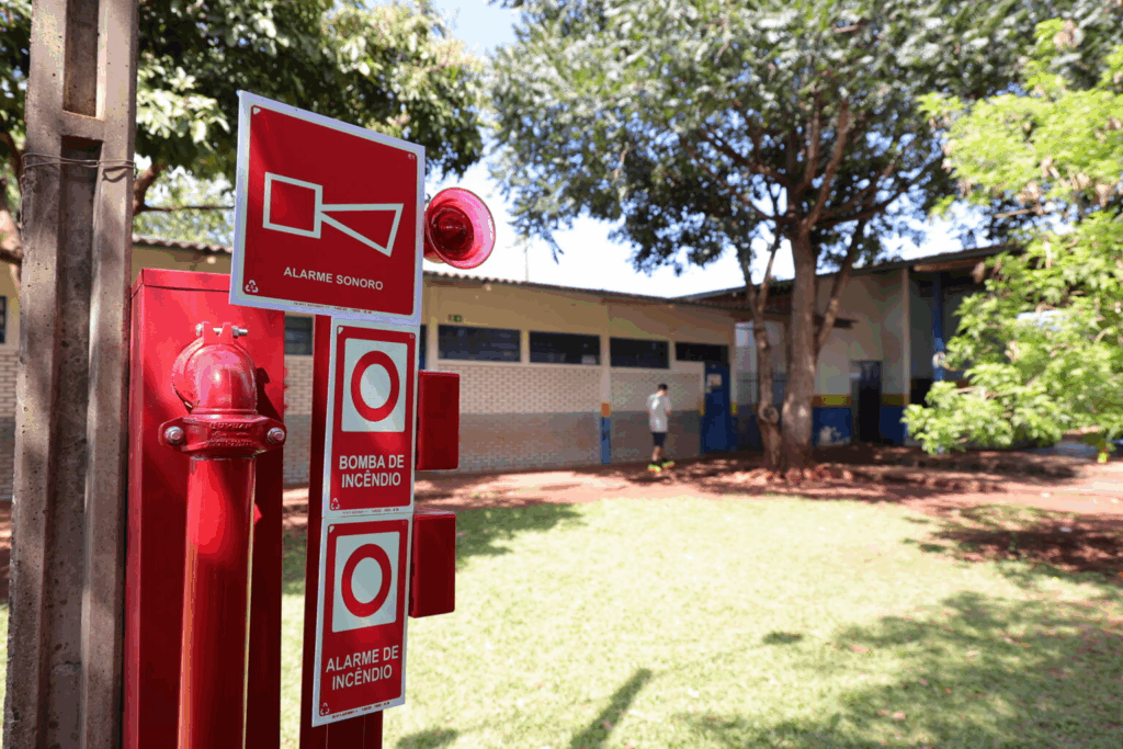 Implantação de sistema de segurança contra incêndio em escolas da Reme é iniciada