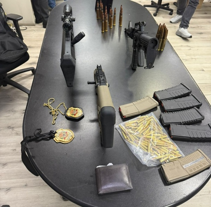 Arsenal de guerra é encontrado pela polícia na Zona Sul de São Paulo Arsenal de guerra é encontrado pela polícia na Zona Sul de São Paulo