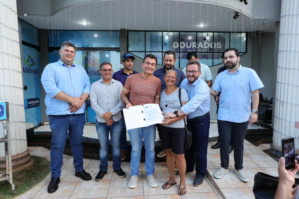Prefeitura entrega mais 95 títulos e avança na regularização fundiária em Dourados